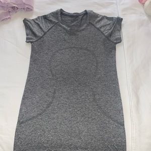 lululemon swiftly tech short sleeve size 6
